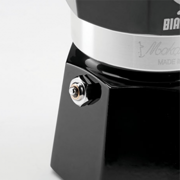Гейзерная кофеварка Bialetti MOKA EXPRESS на 3 чашки черная